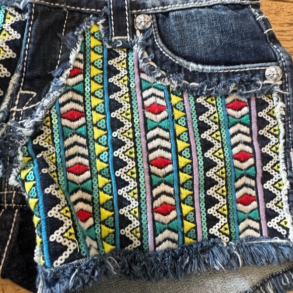 Miss‎ Me Embroidered Denim Shorts Sz 26 - Picture 4 of 10